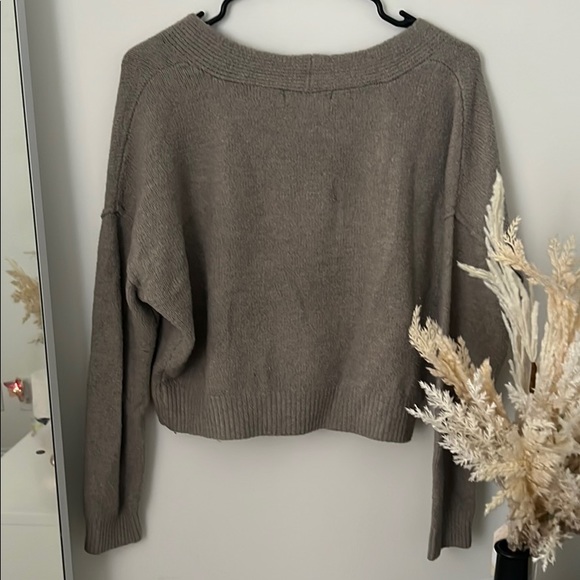 Cropped Sweater - Picture 4 of 4